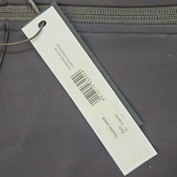 **SOLD** Cropped Timeless Jacket - Picture 5 of 5